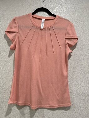 Women's Peach Pleated Short Sleeve Top